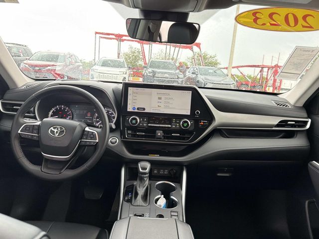 Used 2023 Toyota Highlander SUV