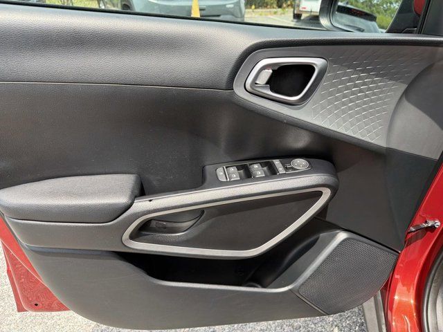 2024 Kia Soul LX - Photo 8