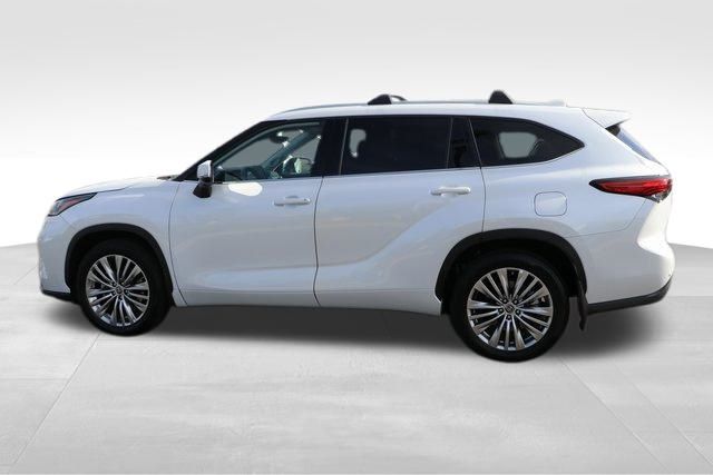 2023 Toyota Highlander L 24