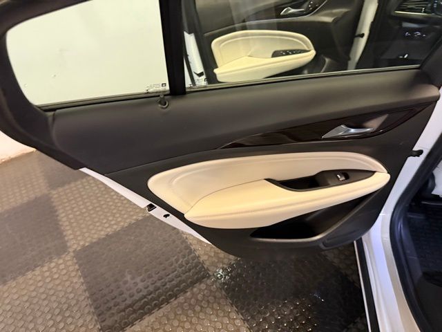 2020 Buick Regal Avenir photo