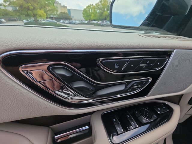 Used 2020 White Lincoln Reserve image 12