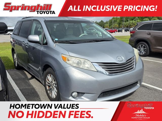 2013 Toyota Sienna XLE V6 7-Passenger Access Seat's photo