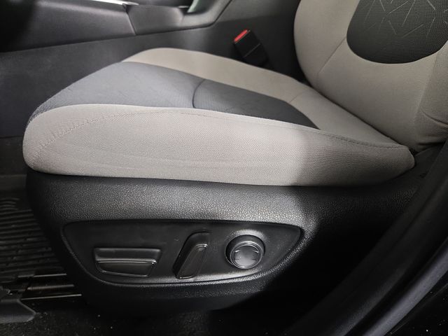 2022 Toyota RAV4 Hybrid XLE photo