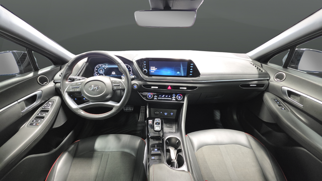Used 2021 Phantom Black Hyundai SEL Plus image 11