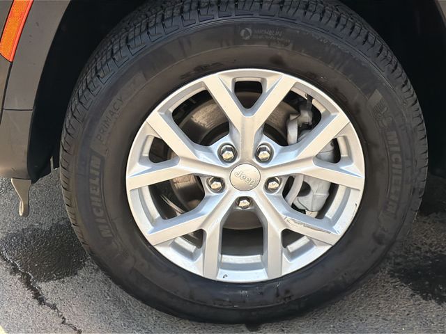 Used 2023 Brown Jeep Limited image 8