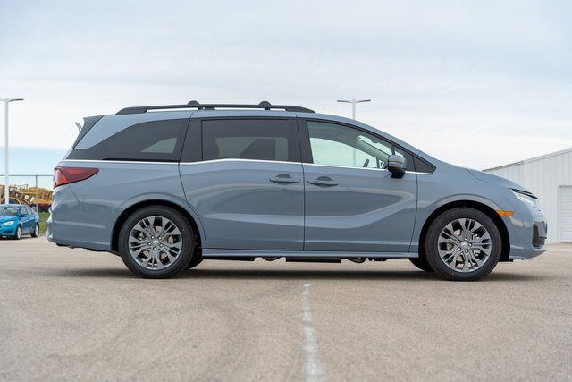 2025 Honda Odyssey Touring 8