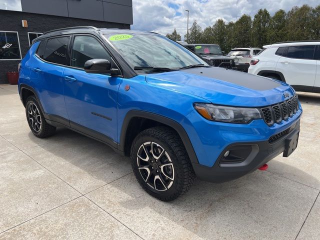 Hydro Blue Pearlcoat 2025 Jeep Compass SUV / Crossover Four-Wheel Drive 8-Speed Automatic