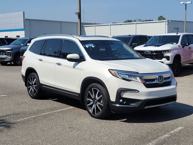 2022 Honda Pilot Touring AWD with Rear Captain's Chairs