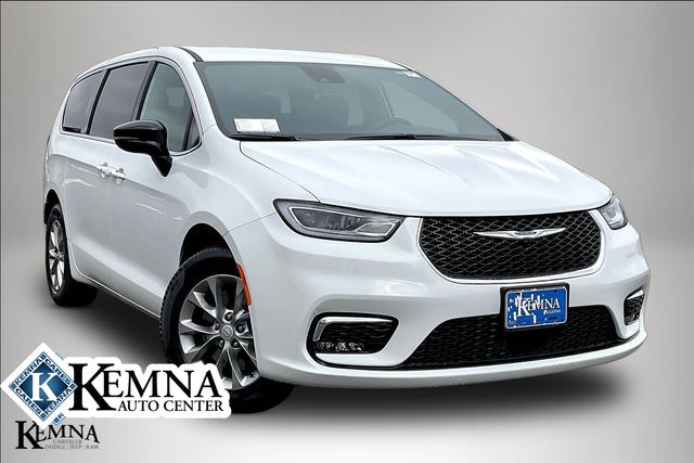 Bright White Clearcoat 2026 Chrysler Pacifica Minivan All-Wheel Drive 9-Speed Automatic
