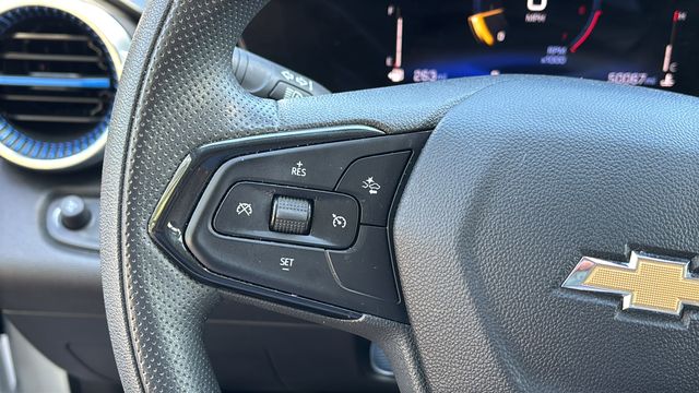 Used 2025 White Chevrolet LT image 23