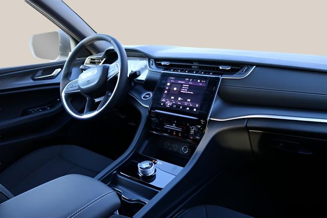 New Car 2025 Jeep Grand Cherokee L  Laredo For Sale Under $35,000 In Austin, Texas