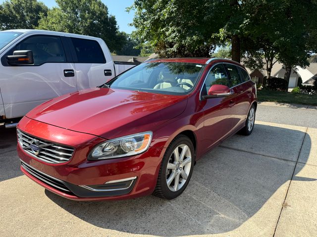 Used 2017 Red Volvo T5 Premier image 18