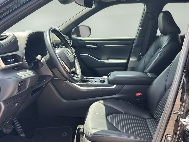 Used 2025 Toyota Highlander SUV
