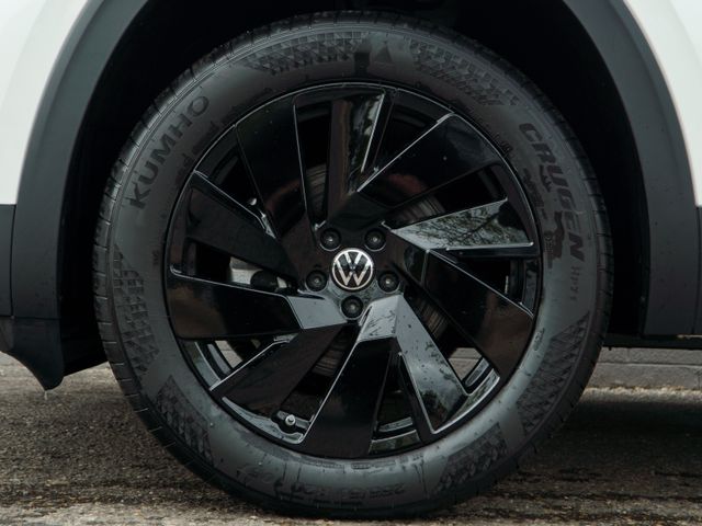 New 2026 White Volkswagen 2.0T SE w/Technology image 7