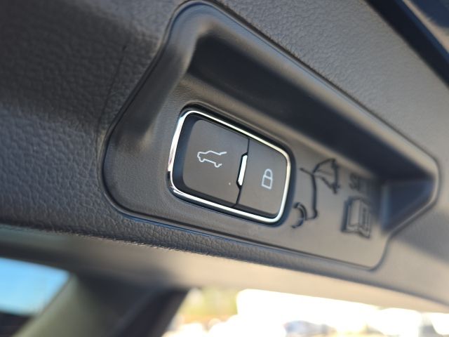 2024 Ford Explorer Base:B02084