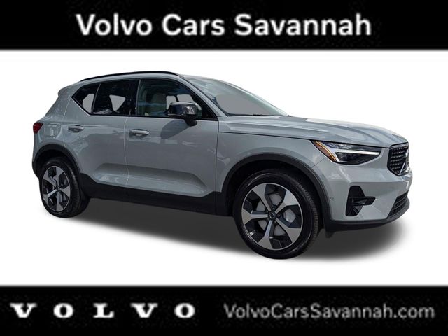 Gray Metallic 2025 Volvo XC40 B5 Plus Dark Theme AWD SUV / Crossover All-Wheel Drive Automatic