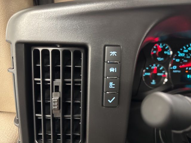 New 2026 Summit White Chevrolet Work Van image 20