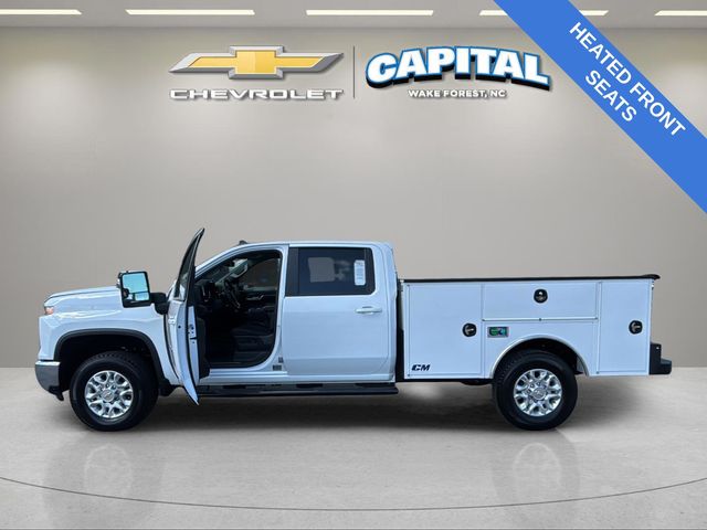 Used 2025 White Chevrolet LT image 10