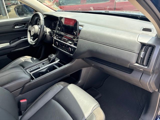 2024 Nissan Pathfinder SL - 11