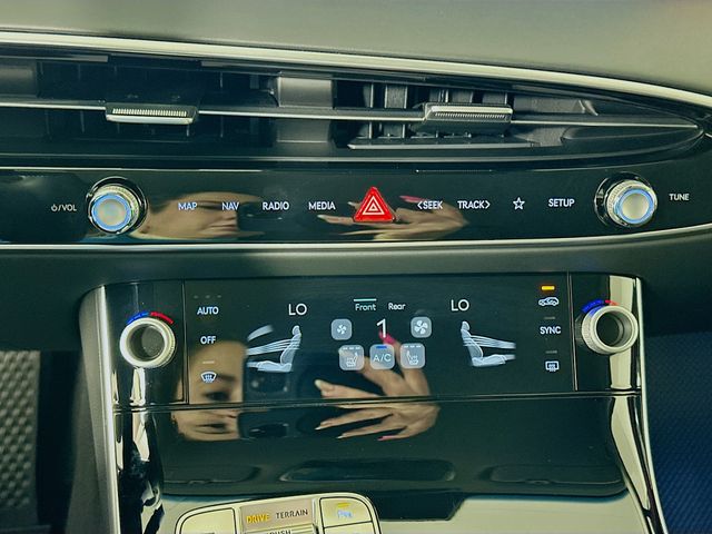 Thumbnail: 2026 Genesis GV70 - 14