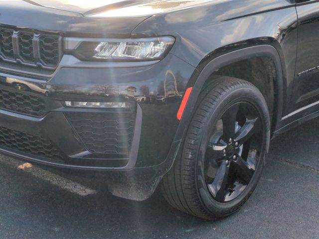New 2026 Diamond Black Crystal Pearl-Coat Exterior Paint Jeep Limited image 9