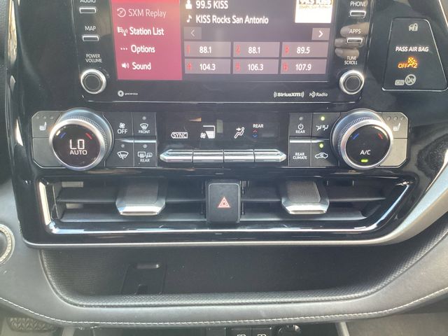 Used Car 2020 Toyota Highlander  Xle For Sale Under $25,000 In San Antonio, Texas