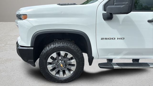 Used 2024 White Chevrolet Custom image 35