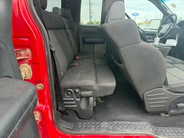 2005 Red Ford F-150 XL 4X4 Truck