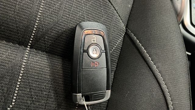 Used 2020 Shadow Black Ford SE image 20
