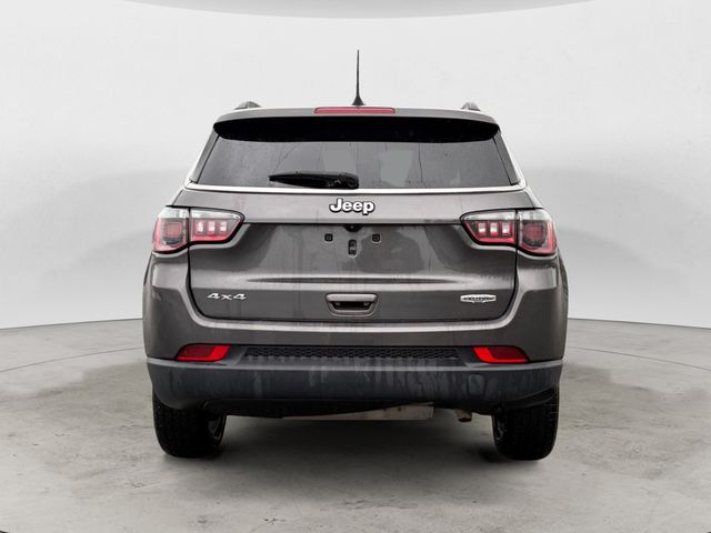 Used 2022 Gray Jeep Latitude image 6