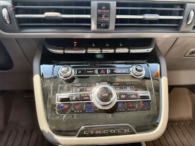 Used 2022 Blue Lincoln Standard image 20