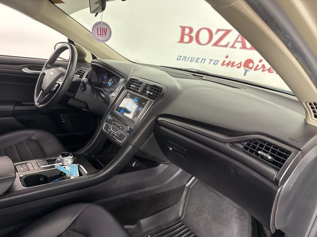 2018 White Gold Ford Fusion Hybrid SE FWD Sedan