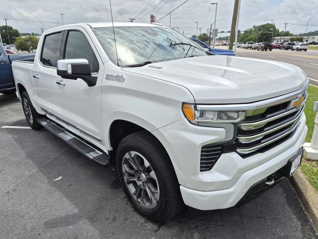 White (Iridescent Pearl Tricoat) 2024 Chevrolet Silverado 1500 High Country Crew Cab 4WD Pickup Truck Four-Wheel Drive Automatic