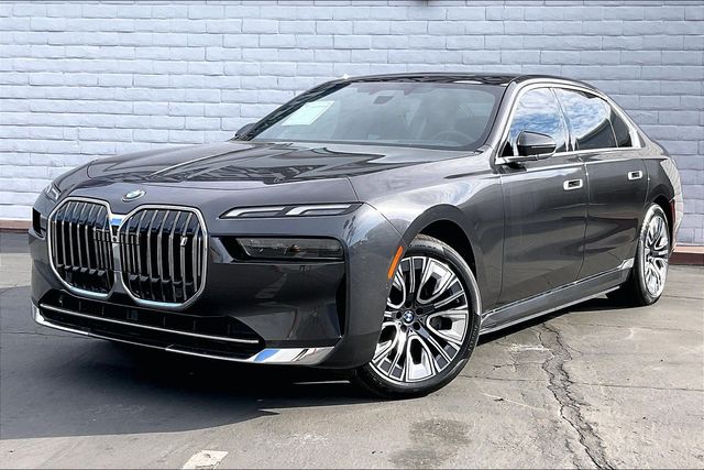 Gray (Dark Graphite Metallic) 2023 BMW i7 xDrive60 AWD Sedan All-Wheel Drive Automatic