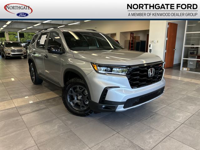 Lunar Silver Metallic 2025 Honda Pilot SUV / Crossover All-Wheel Drive Automatic