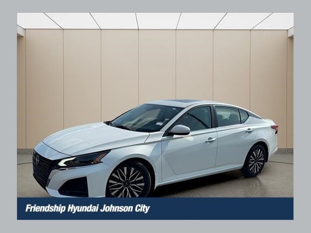 Pearl White Tricoat 2023 Nissan Altima Sedan Front-Wheel Drive Continuously Variable Transmission