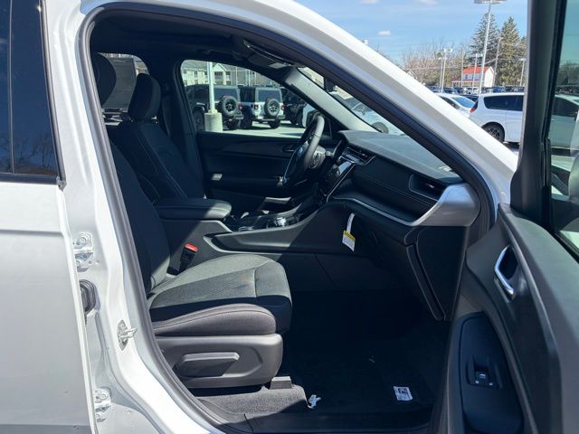 new 2026 Jeep Grand Cherokee car, priced at $42,089