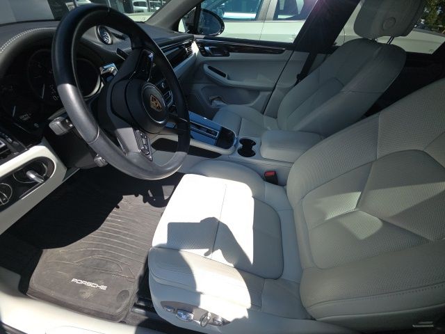 Used 2025  Porsche Base image 9