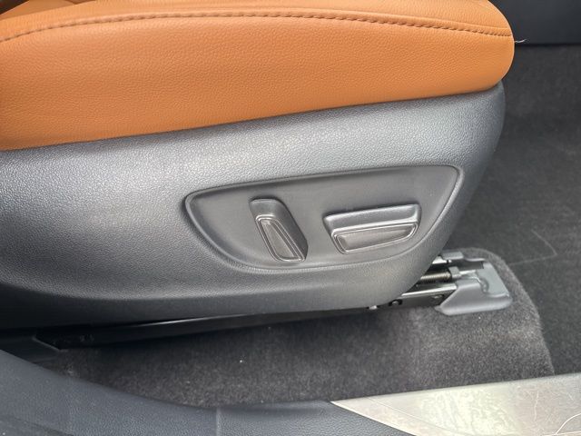 used 2023 Toyota Highlander car, priced at $43,136