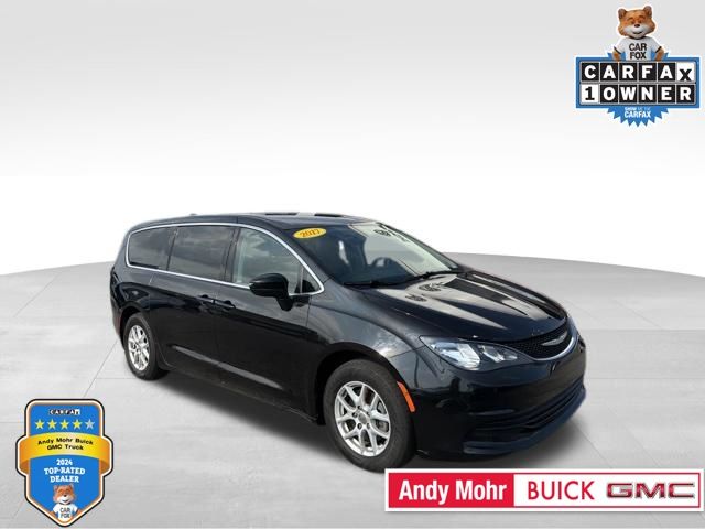 Brilliant Black Crystal Pearlcoat 2017 Chrysler Pacifica Minivan Front-Wheel Drive 9-Speed Automatic