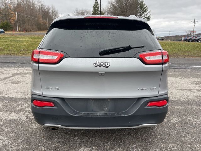 Used 2017 Silver Jeep Limited image 7