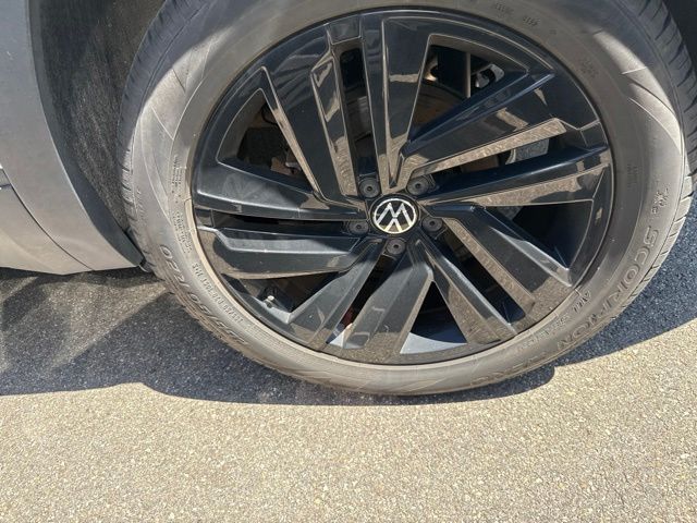 2023 Volkswagen Atlas Cross Sport 2.0T SE w/Technology White at Sutliff Volkswagen