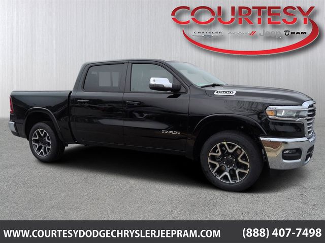 Diamond Black Crystal Pearlcoat 2026 RAM 1500 Pickup Truck Four-Wheel Drive 8-Speed Automatic