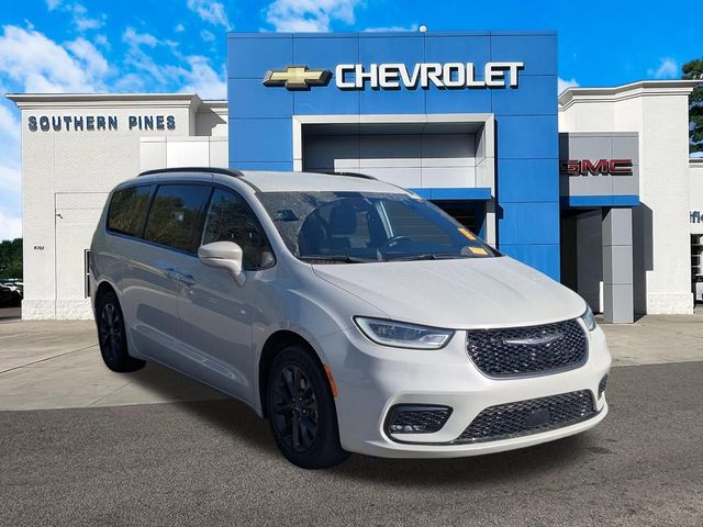 Luxury White Pearlcoat 2021 Chrysler Pacifica Touring FWD Minivan Front-Wheel Drive 9-Speed Automatic