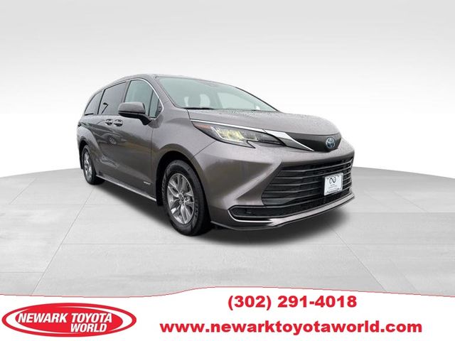 2021 Toyota Sienna LE