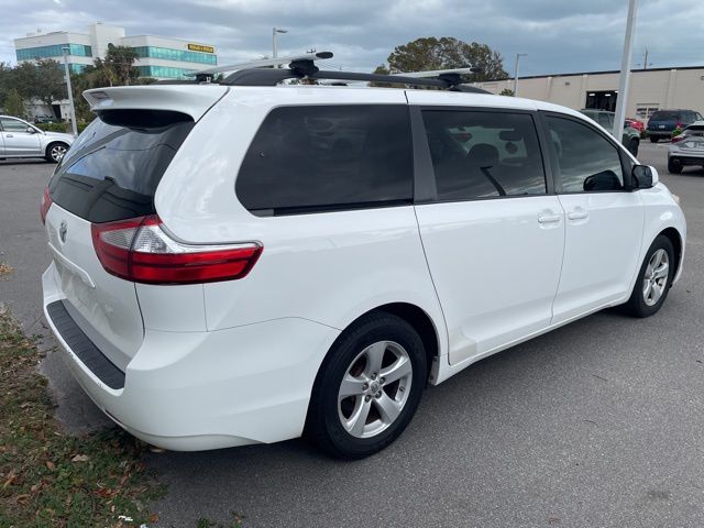 2015 Toyota Sienna LE 4