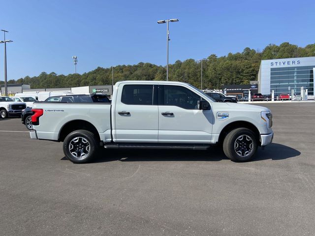 2023 Ford F-150 Lightning XLT 2