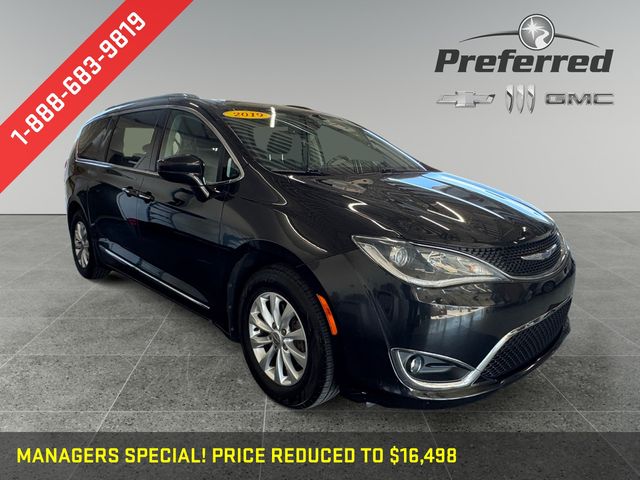 Brilliant Black Crystal Pearlcoat 2019 Chrysler Pacifica Minivan Front-Wheel Drive 9-Speed Automatic