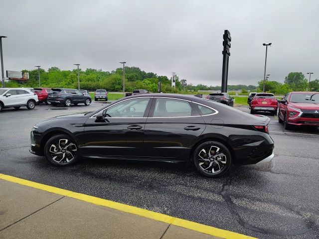 Used 2025 Blue Hyundai SEL image 4