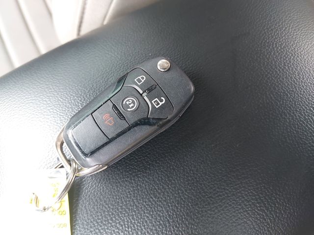 Used 2022 Silver Ford XLT image 33